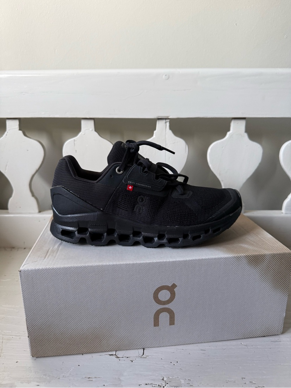 On Running Black Women’s Cloud Sneakers - Picture 2 of 10